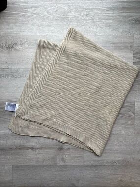 H&M Home Sage Green Knit Throw Blanket